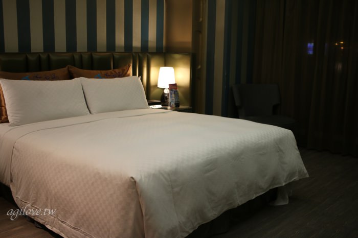 水雲端旗艦概念旅館-商務房型房間內的床